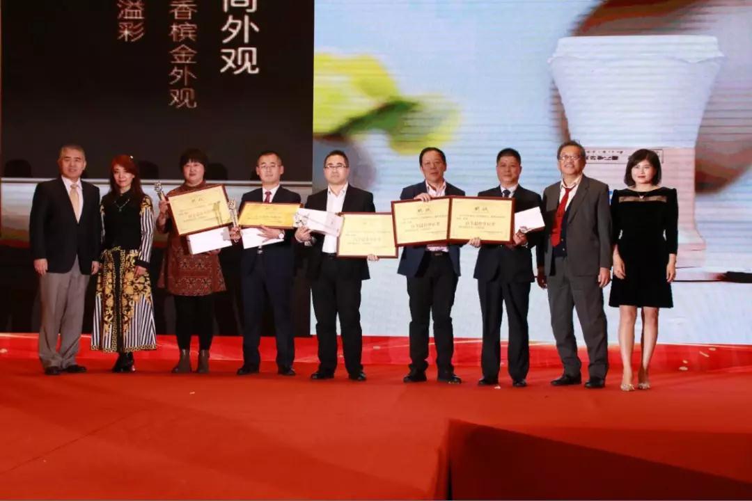 熱烈慶祝“變革創(chuàng)新 揚帆未來”北京中成康富2019年合伙人年會勝利召開 熱烈慶?!白兏飫?chuàng)新 揚帆未來”北京中成康富2019年合伙人年會勝利召開